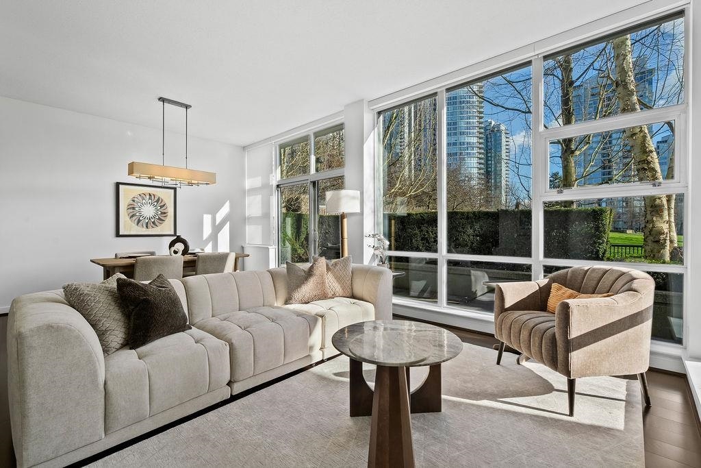TH105-638 Beach Crescent, Vancouver, BC, V6Z 3H6 - 3