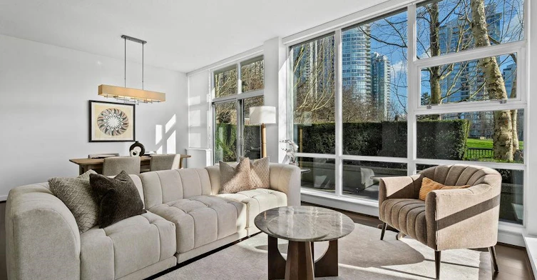 TH105-638 Beach Crescent, Vancouver, BC, V6Z 3H6 - 3