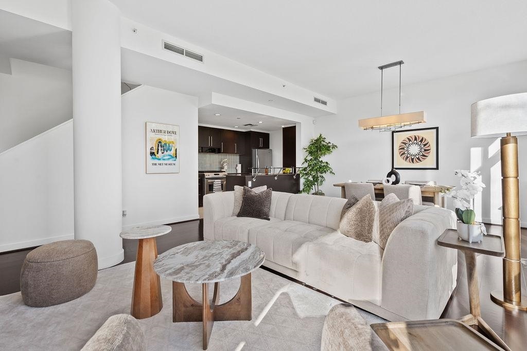 TH105-638 Beach Crescent, Vancouver, BC, V6Z 3H6 - 2