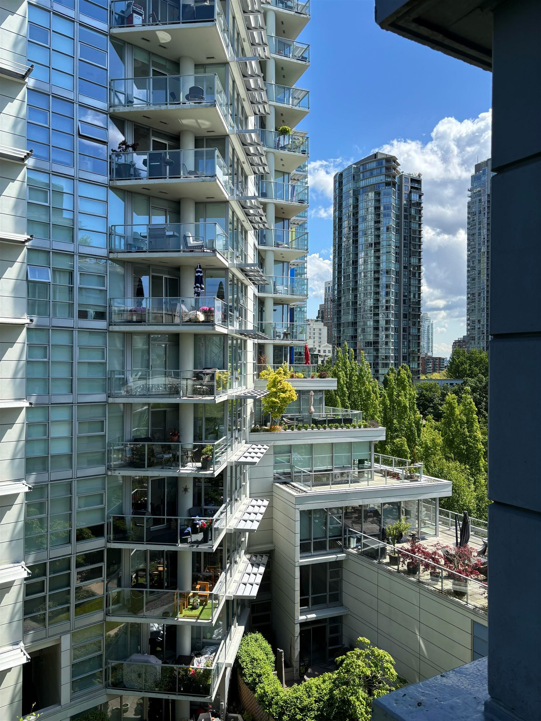 906-633 Kinghorne Mews, Vancouver, BC, V6Z 3A9 - 2