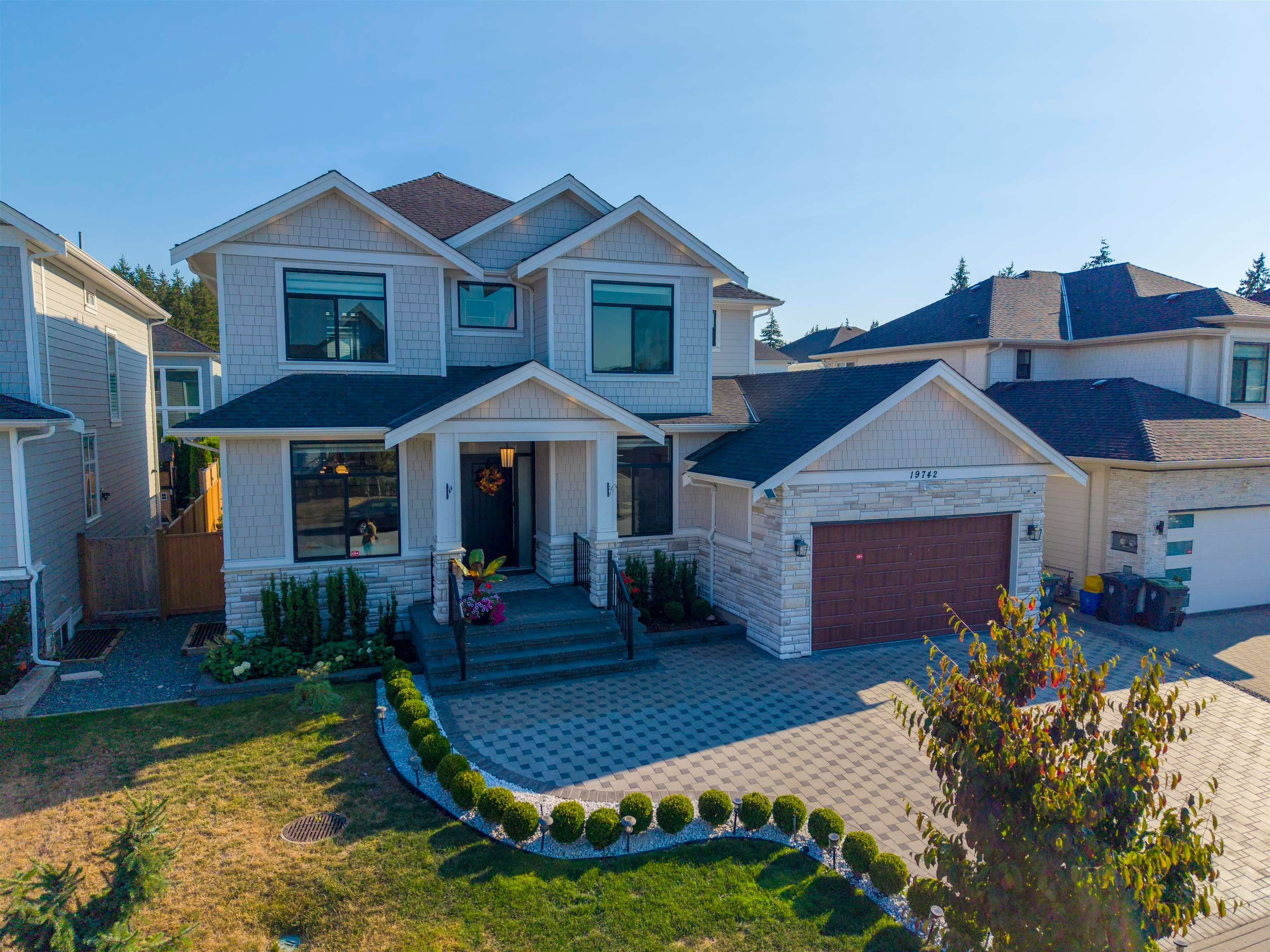 19742 33 Avenue - 2
