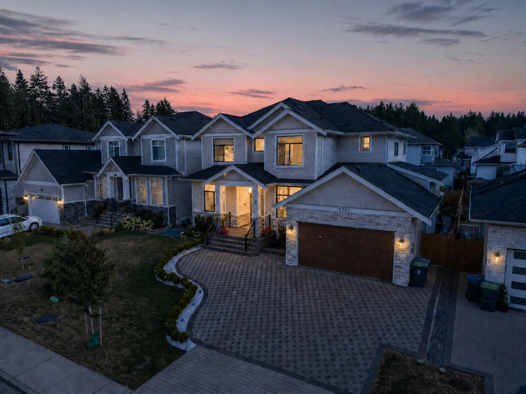 19742 33 Avenue, Langley, BC, V3A 0N9