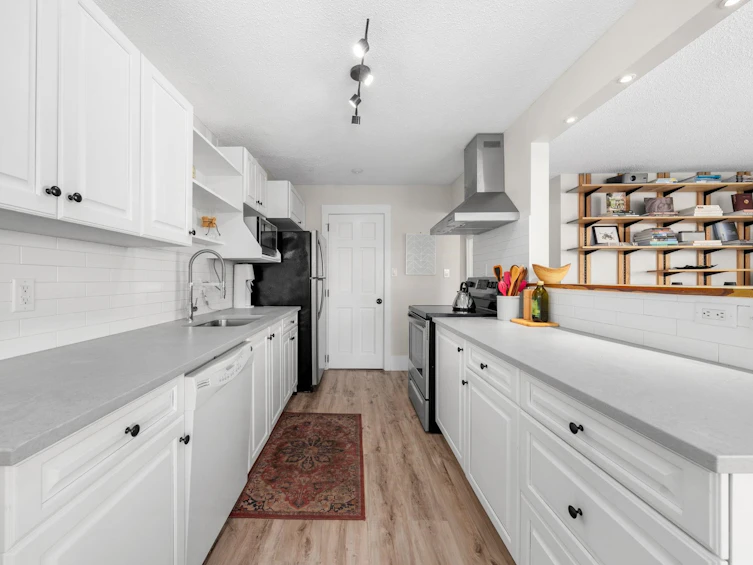 202-1610 Chesterfield Avenue, North Vancouver, BC, V7M 2N7 - 7