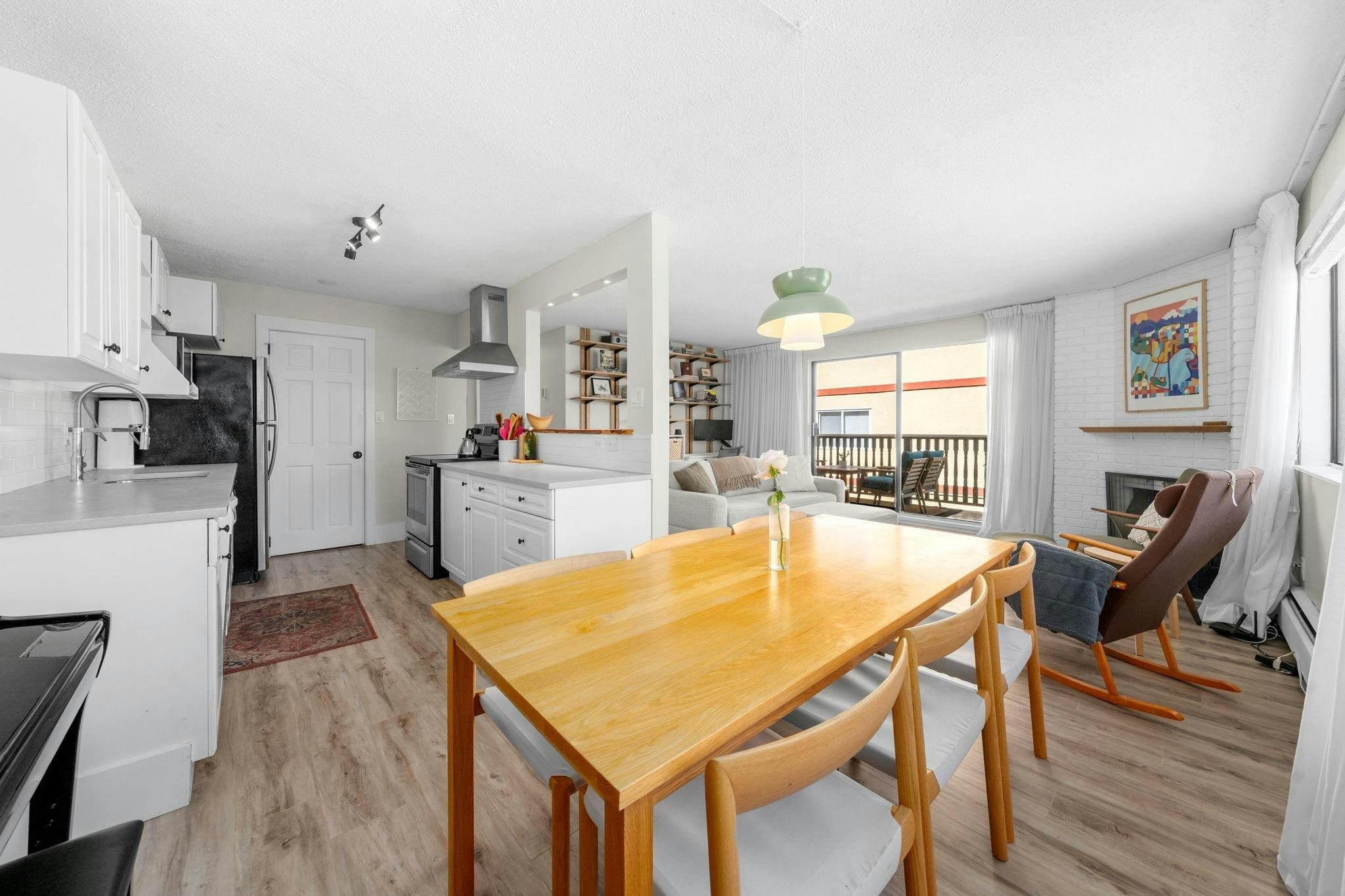 202-1610 Chesterfield Avenue - 2