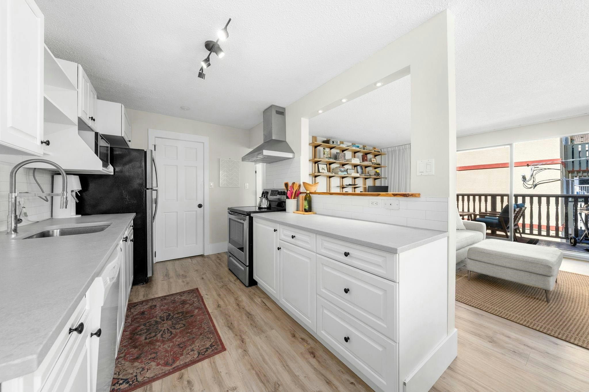 202-1610 Chesterfield Avenue, North Vancouver, BC, V7M 2N7 - 8