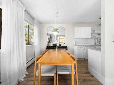 202-1610 Chesterfield Avenue - 3