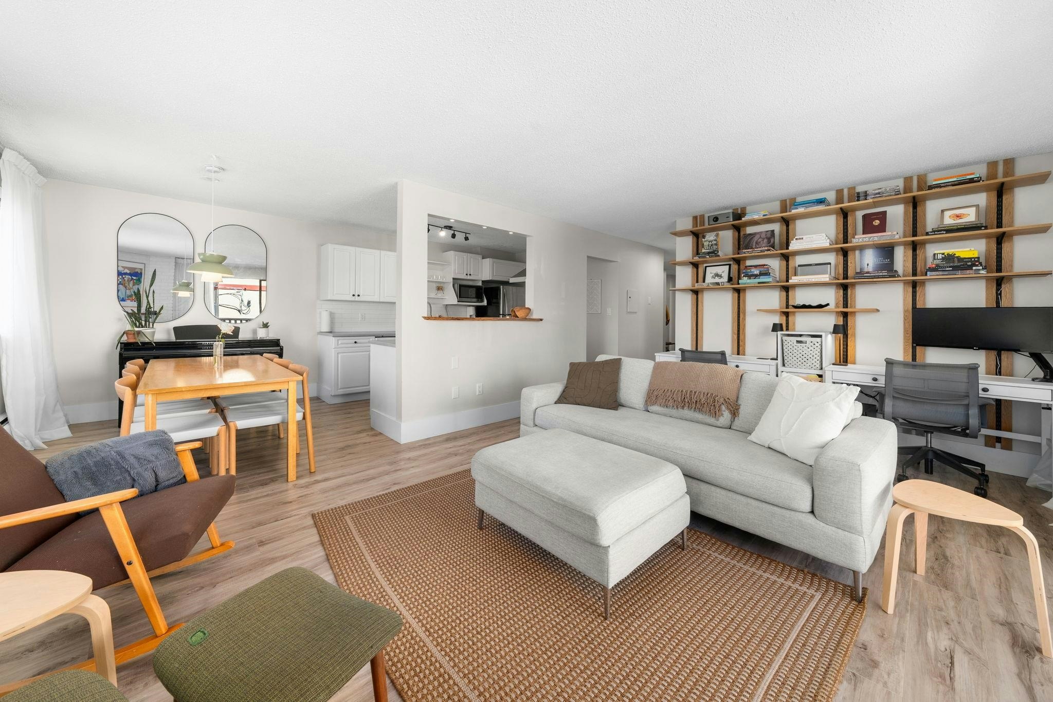 202-1610 Chesterfield Avenue, North Vancouver, BC, V7M 2N7