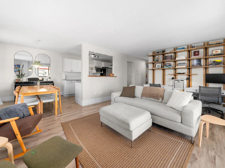 202-1610 Chesterfield Avenue, North Vancouver, BC, V7M 2N7