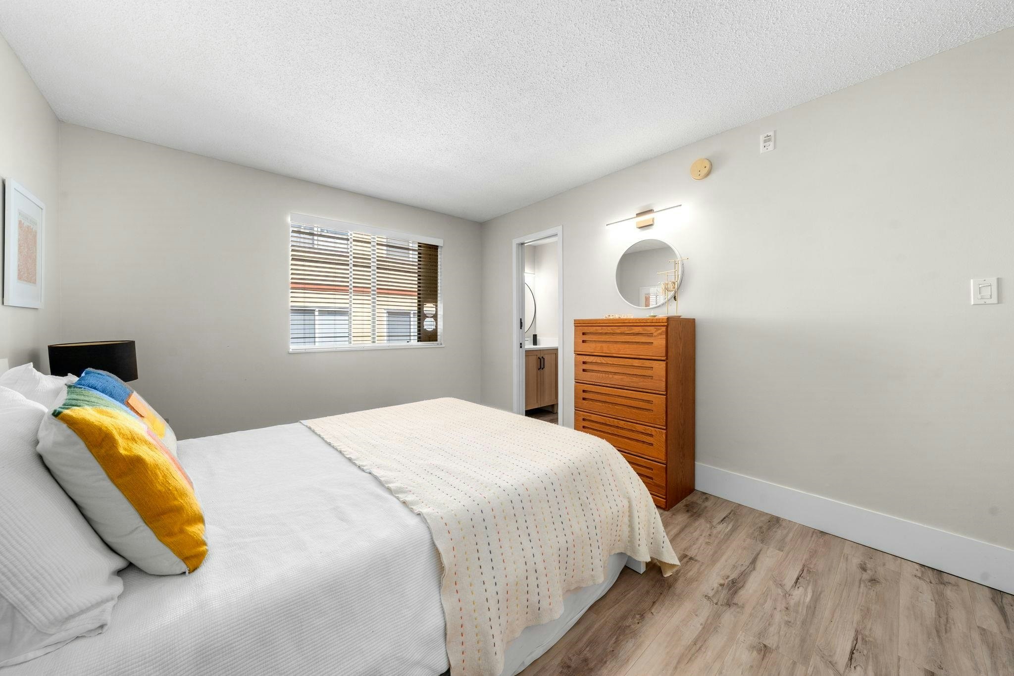 202-1610 Chesterfield Avenue, North Vancouver, BC, V7M 2N7 - 19