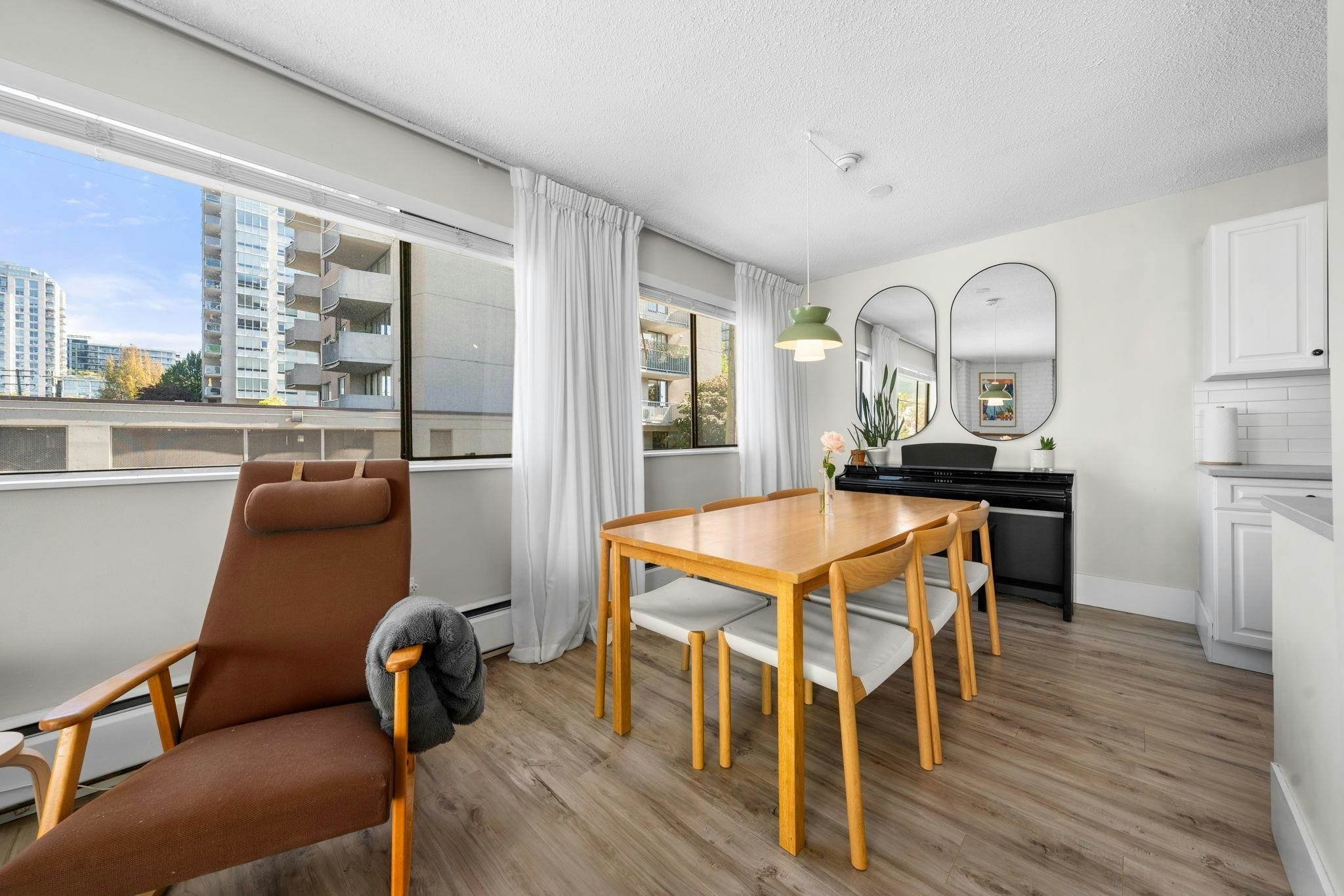 202-1610 Chesterfield Avenue - 4