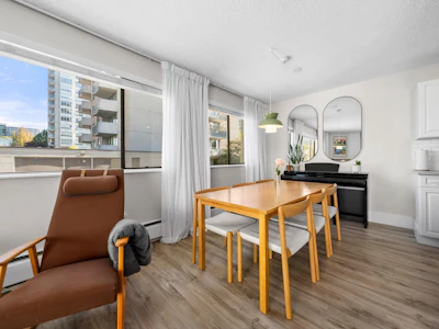 202-1610 Chesterfield Avenue - 4