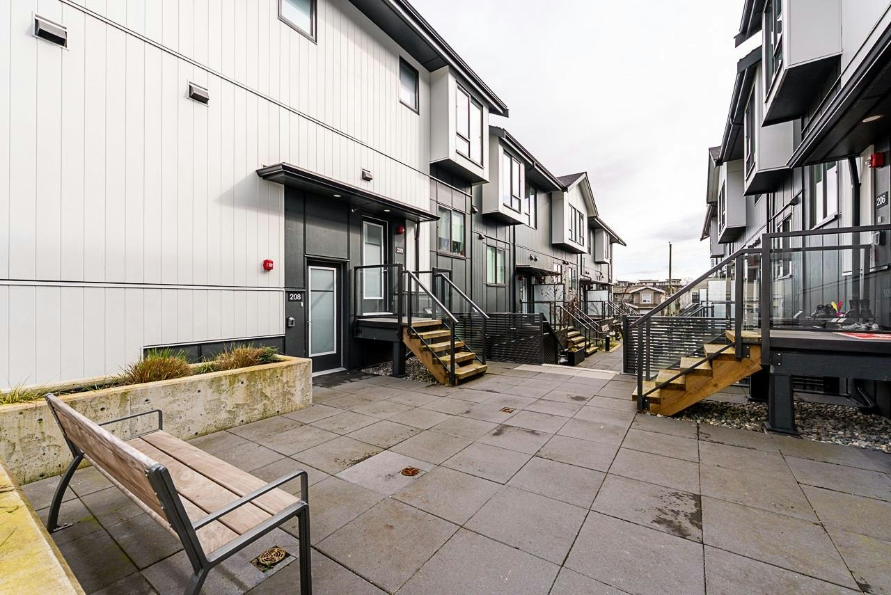 207-7161 17th Avenue, Burnaby, BC, V3N 0K1 - 6