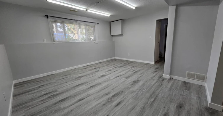 15118 91a Street, Surrey, BC, V3R 6X1 - 15