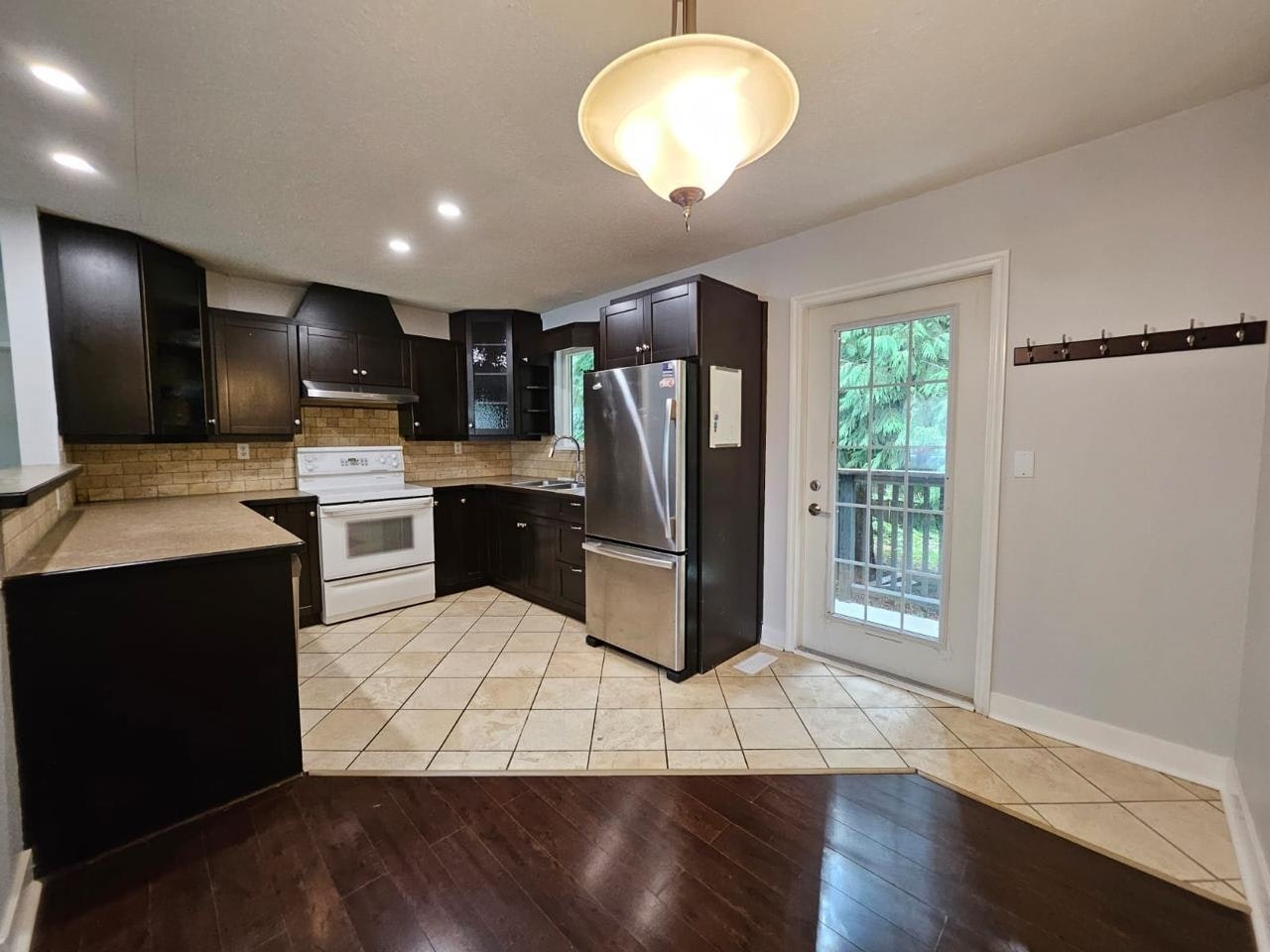 15118 91a Street, Surrey, BC, V3R 6X1 - 6
