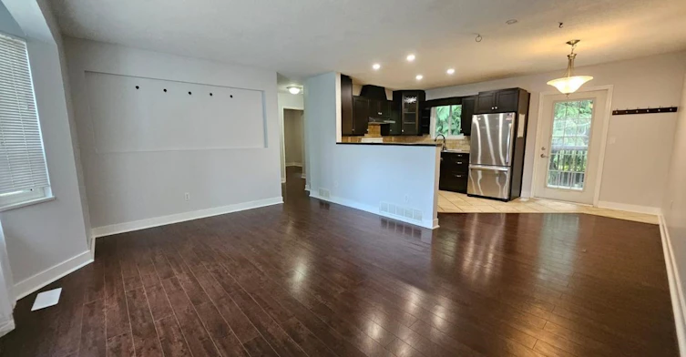 15118 91a Street, Surrey, BC, V3R 6X1 - 2