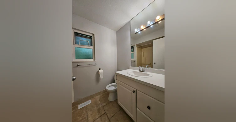 15118 91a Street, Surrey, BC, V3R 6X1 - 11