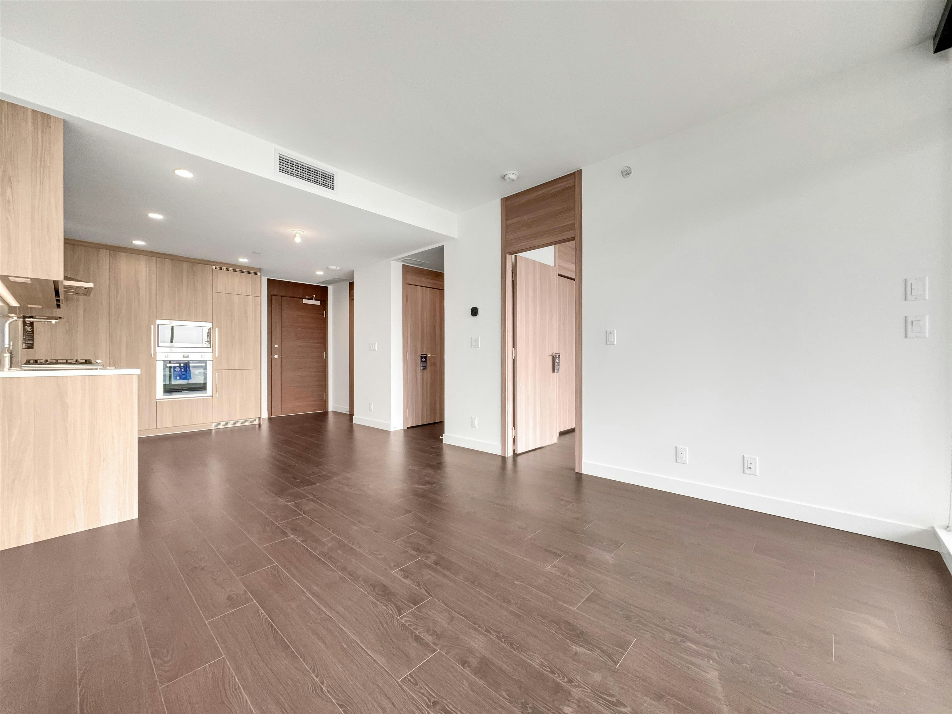 16xx-4890 Lougheed Highway, Burnaby, BC, V5C 0N2 - 4