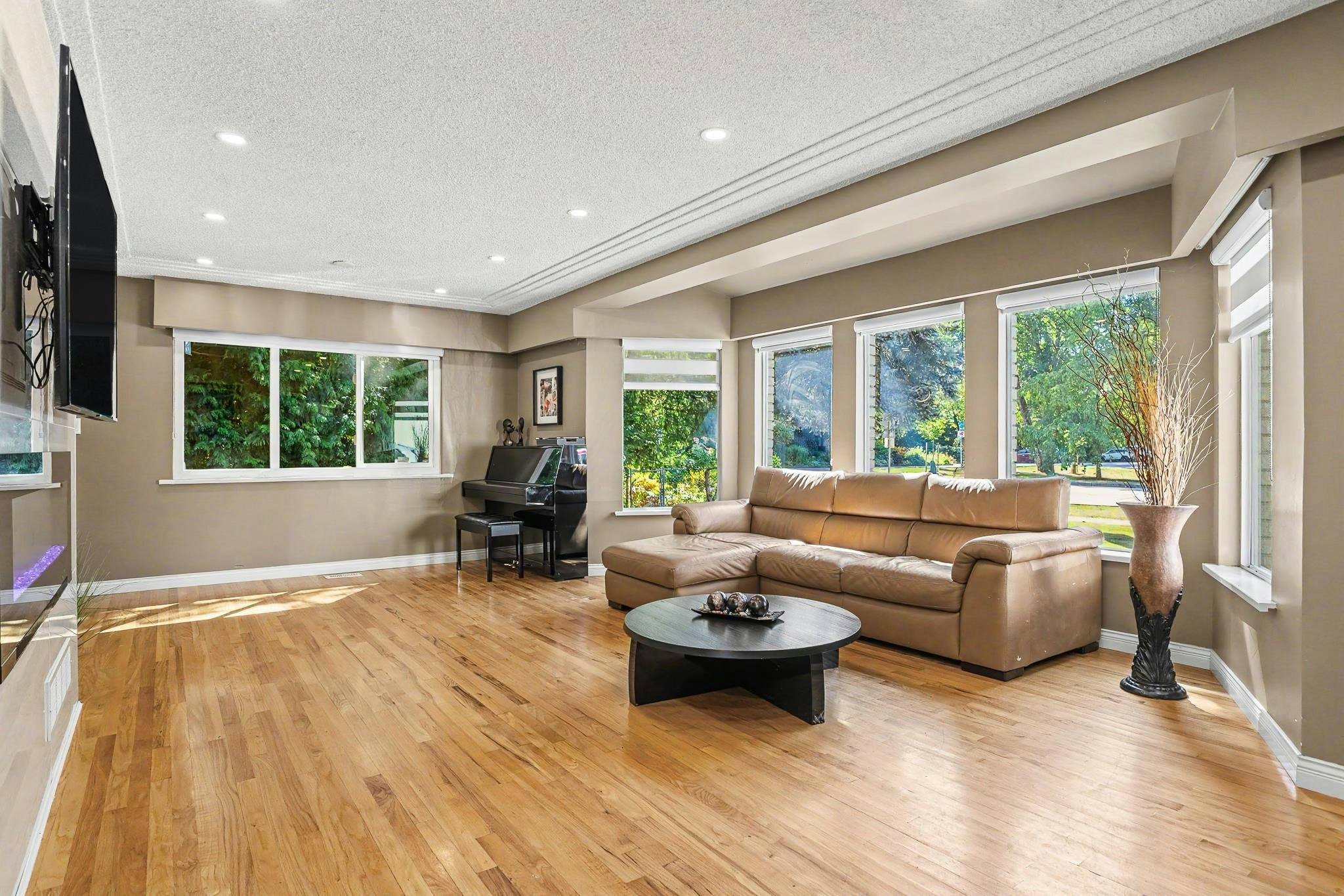 677 Gatensbury Street - 4
