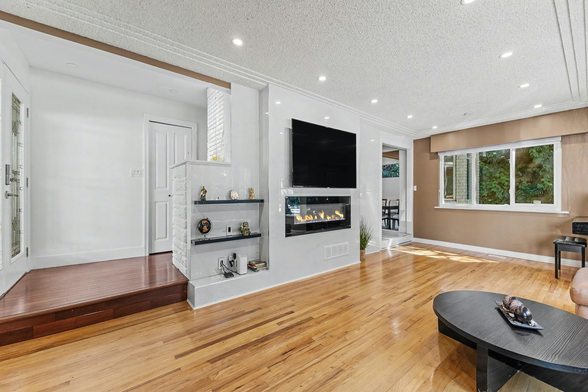 677 Gatensbury Street - 5