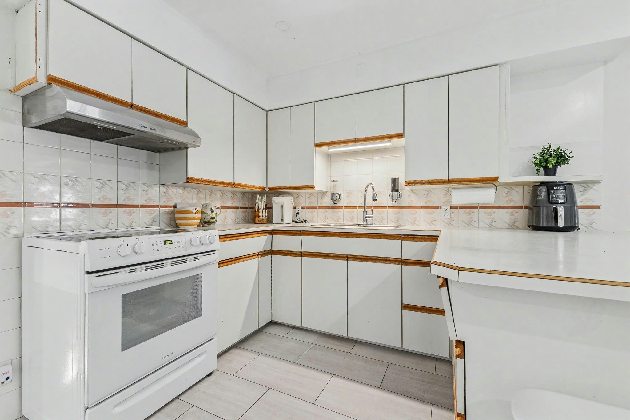 677 Gatensbury Street, Coquitlam, BC, V3J 5G9 - 8