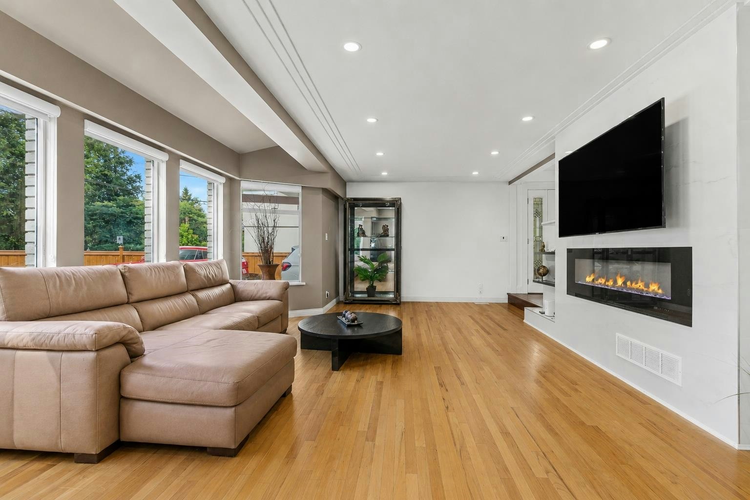 677 Gatensbury Street, Coquitlam, BC, V3J 5G9 - 6