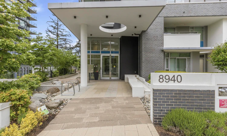 702-8940 University Crescent