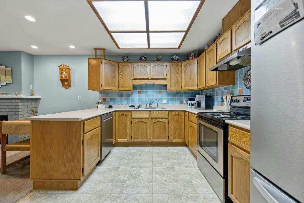 7-18960 Advent Road, Pitt Meadows, BC, V3Y 2G4 - 10