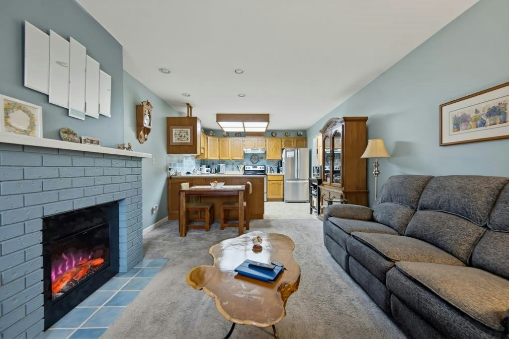 7-18960 Advent Road, Pitt Meadows, BC, V3Y 2G4 - 7