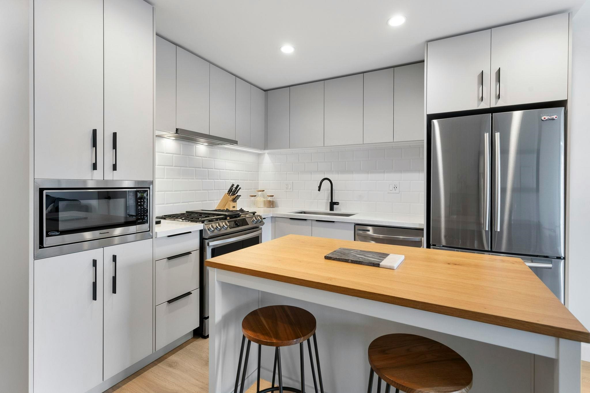 301-3018 St George Street - 5