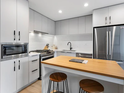 301-3018 St George Street - 5