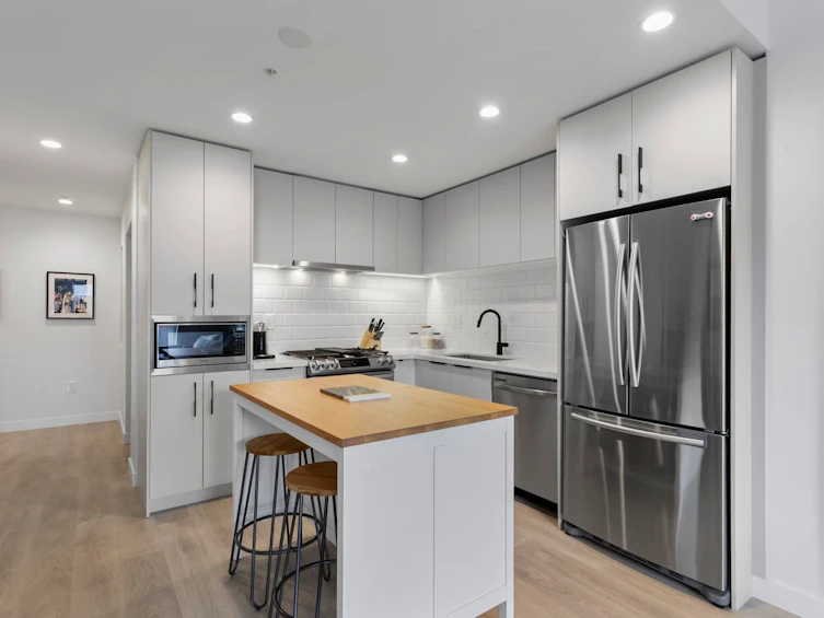 301-3018 St George Street, Port Moody, BC, V3H 2H7 - 2