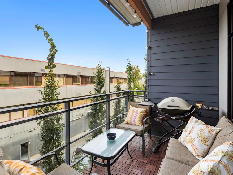 301-3018 St George Street, Port Moody, BC, V3H 2H7 - 14