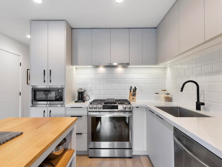 301-3018 St George Street, Port Moody, BC, V3H 2H7 - 3