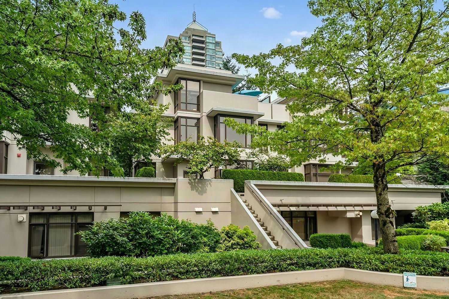 TH5-2088 Madison Avenue, Burnaby, BC, V5C 6T5
