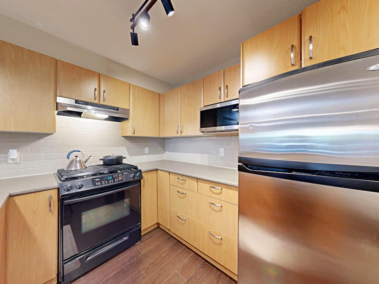 207-4783 Dawson Street, Burnaby, BC, V5C 0A8 - 10