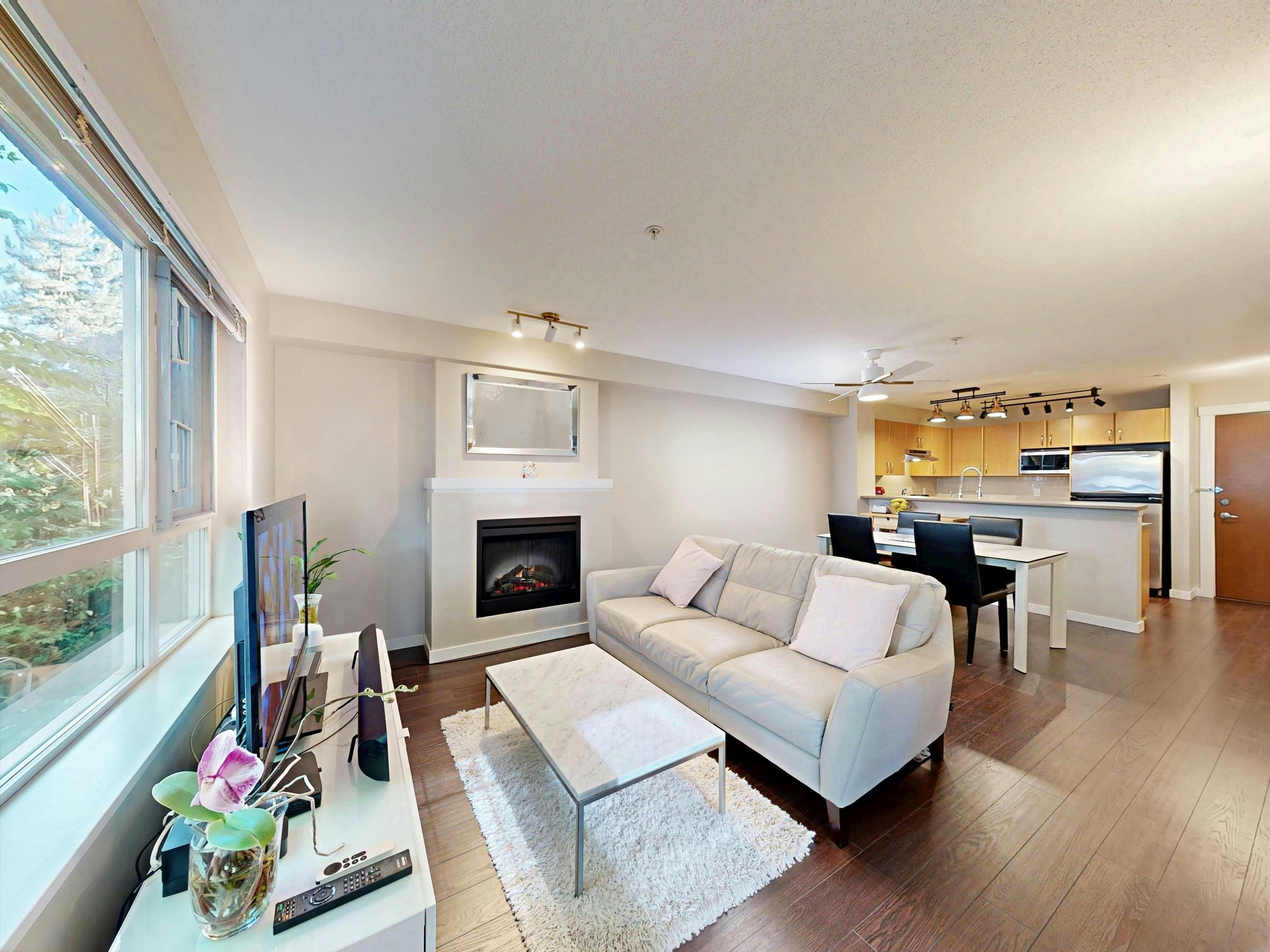 207-4783 Dawson Street, Burnaby, BC, V5C 0A8