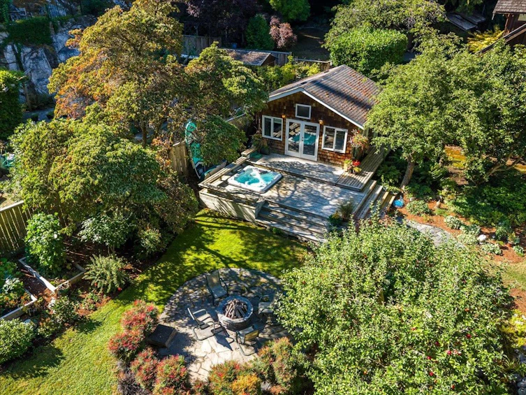5811 Eagle Island, West Vancouver, BC, V7W 1V6 - 5