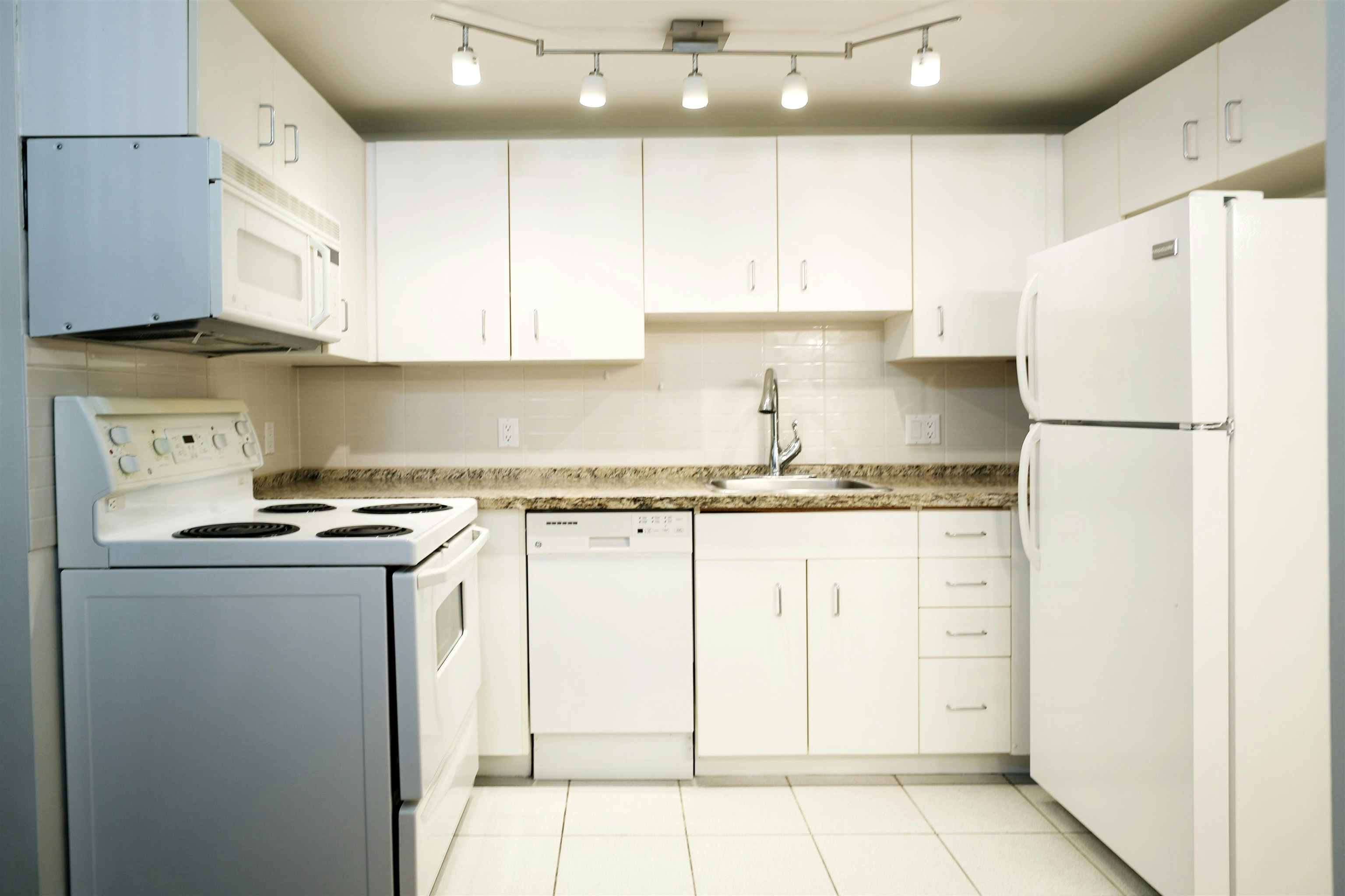 807-555 Jervis Street - 4