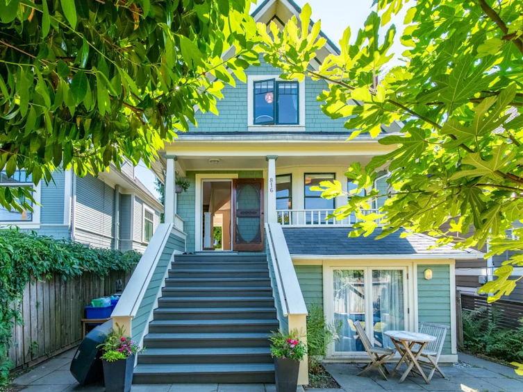816 E 30th Avenue, Vancouver, BC, V5V 2W1 - 2
