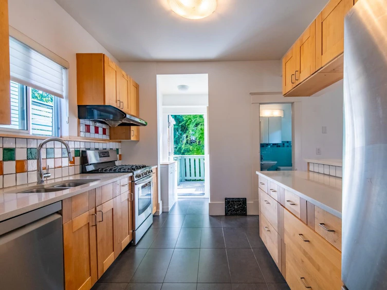 816 E 30th Avenue, Vancouver, BC, V5V 2W1 - 14