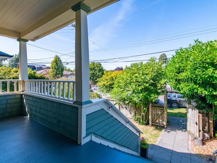 816 E 30th Avenue, Vancouver, BC, V5V 2W1 - 3
