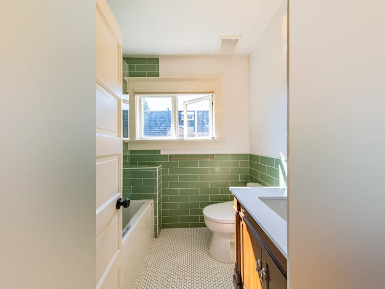 816 E 30th Avenue, Vancouver, BC, V5V 2W1 - 19