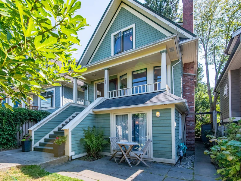 816 E 30th Avenue, Vancouver BC V5V 2W1