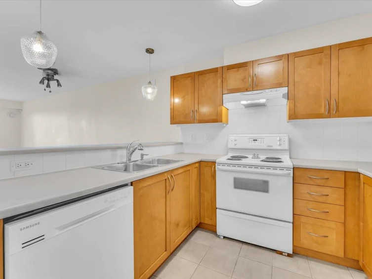 208-333 E 1st Street, North Vancouver, BC, V7L 4W9 - 9