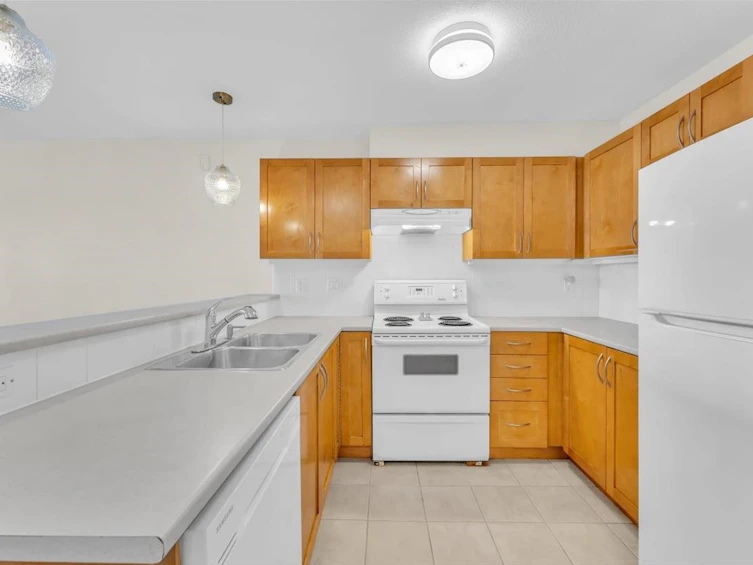 208-333 E 1st Street, North Vancouver, BC, V7L 4W9 - 6