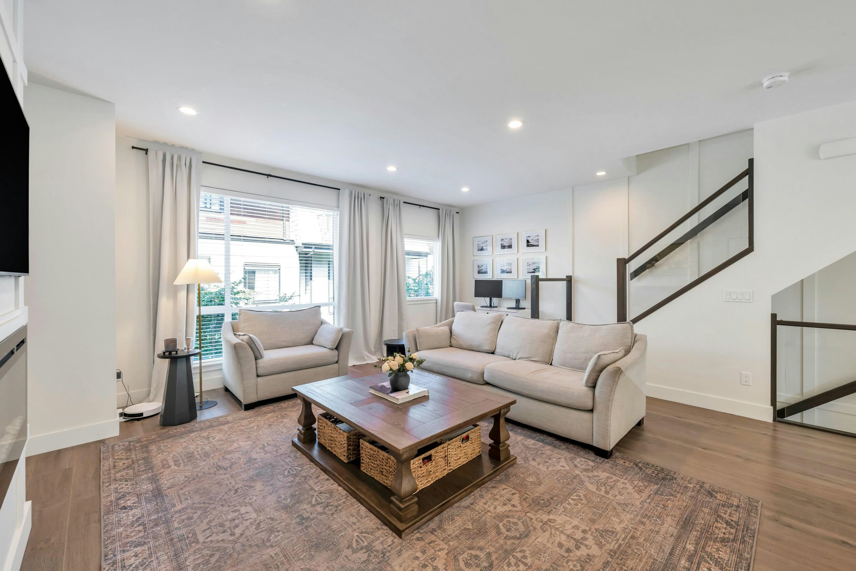 44-15688 28 Avenue - 5