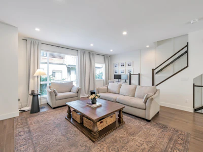 44-15688 28 Avenue - 5