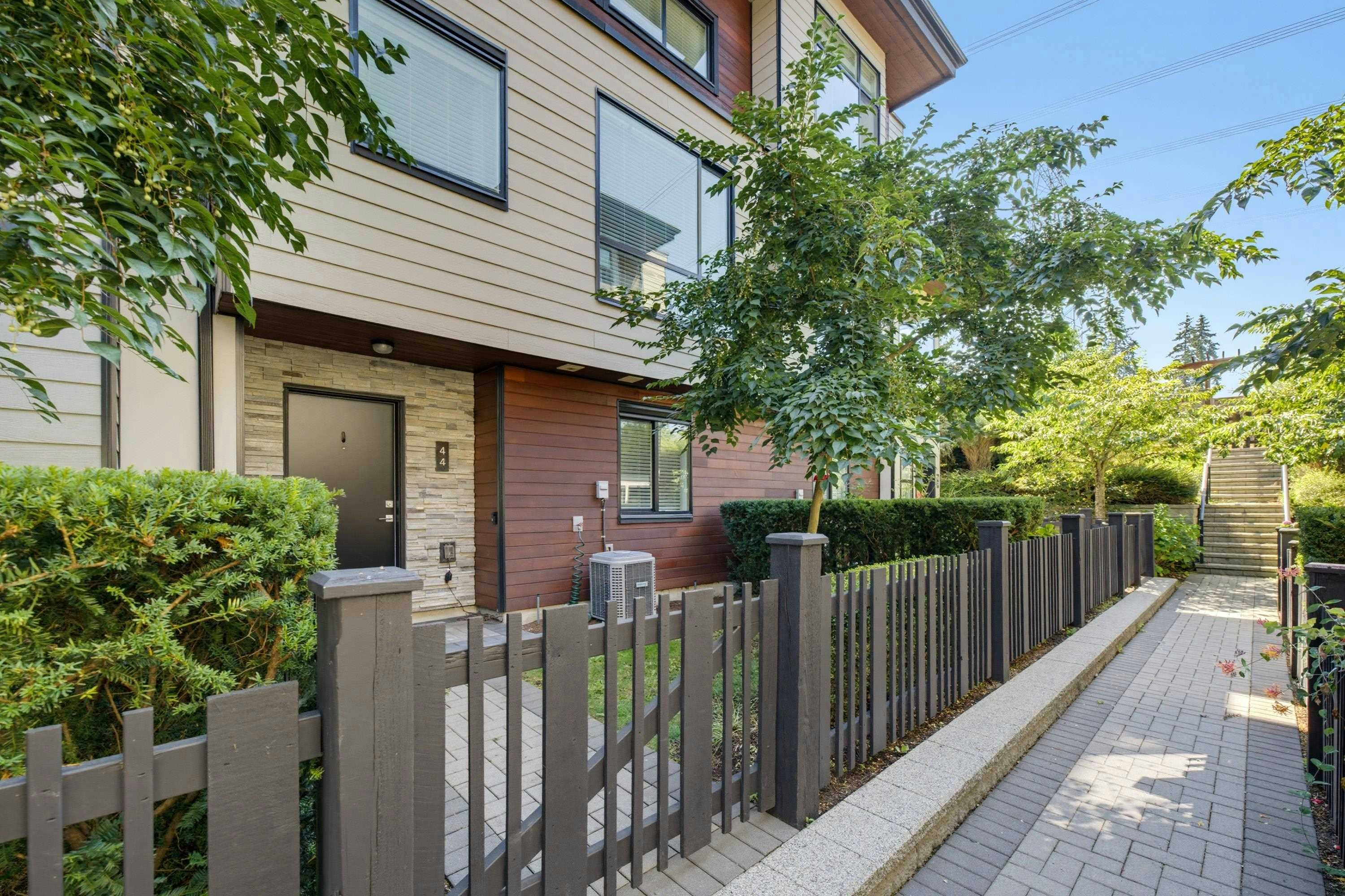 44-15688 28 Avenue - 2
