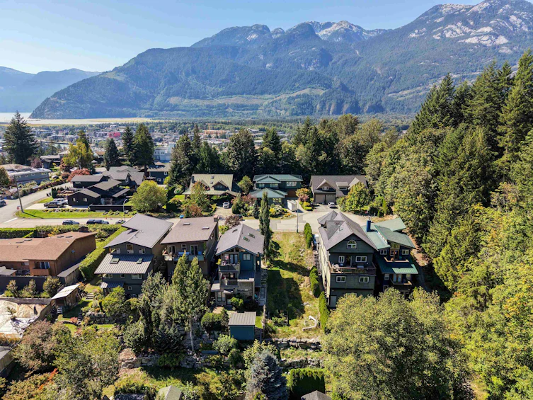 1014 Pennylane Place, Squamish, BC, V8B 0B5
