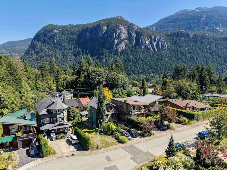 1014 Pennylane Place, Squamish, BC, V8B 0B5 - 13